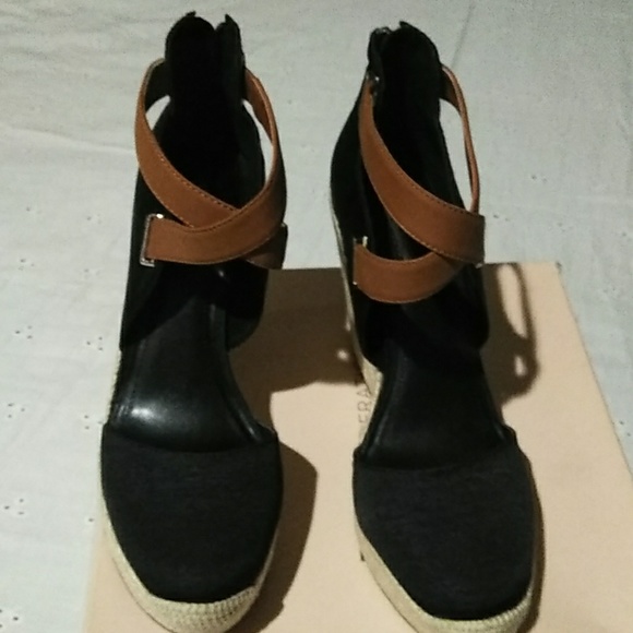 BCBGENERATION wedged heel shoes - Picture 6 of 8